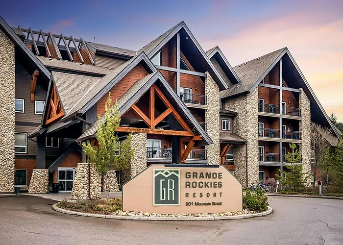 G222 Family Fun- Mtn View Stay, Water Slide, Pool, Hot Tub, Free Parking