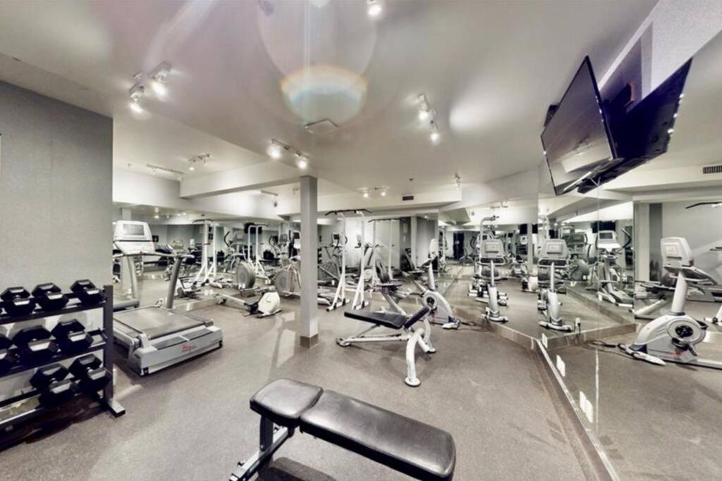 G222 Family Fun- Mtn View Stay, Water Slide, Pool, Hot Tub, Free Parking
