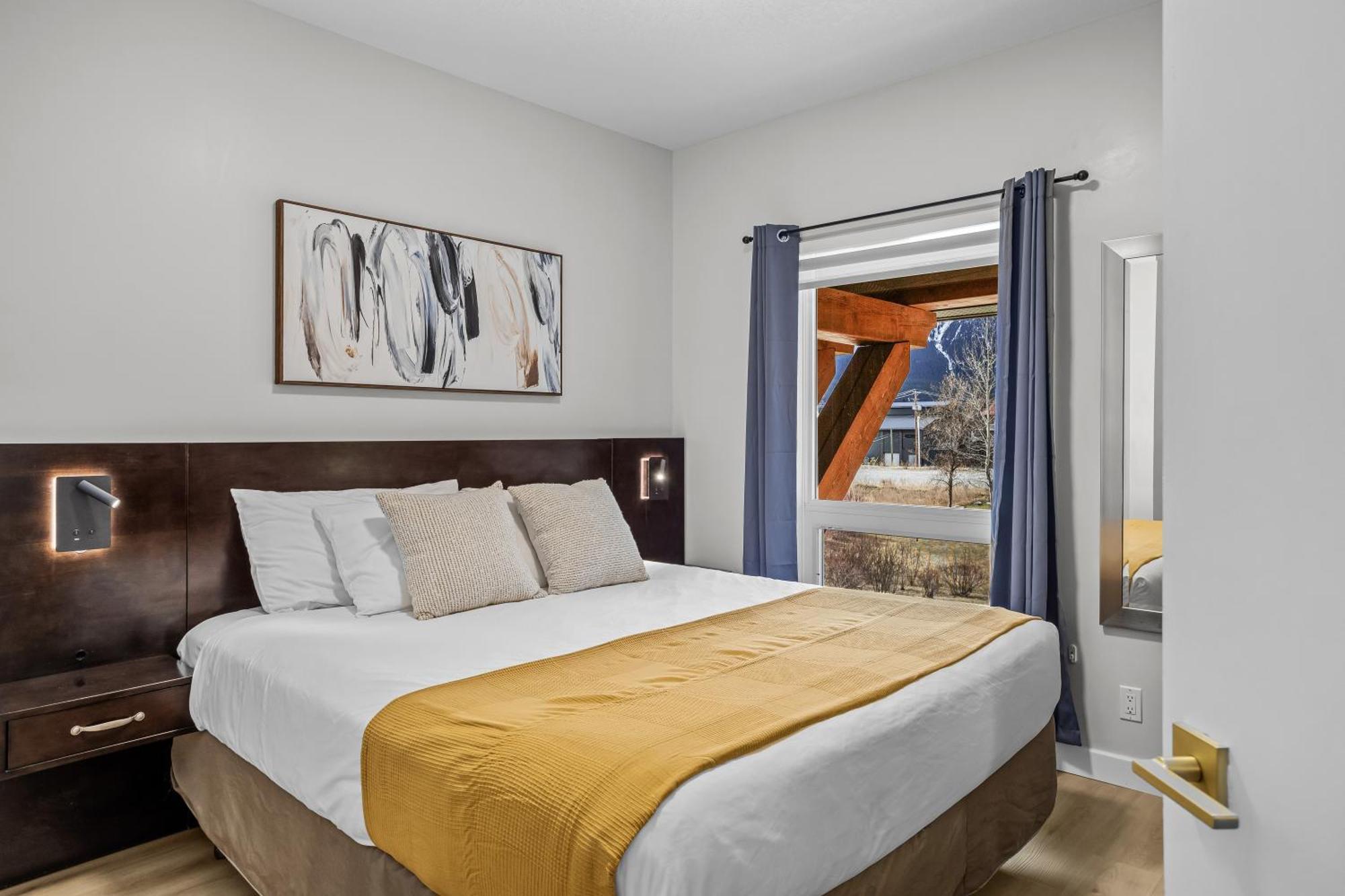 Apartment G222 Family Fun- Mtn View Stay, Water Slide, Pool, Hot Tub, Free Parking