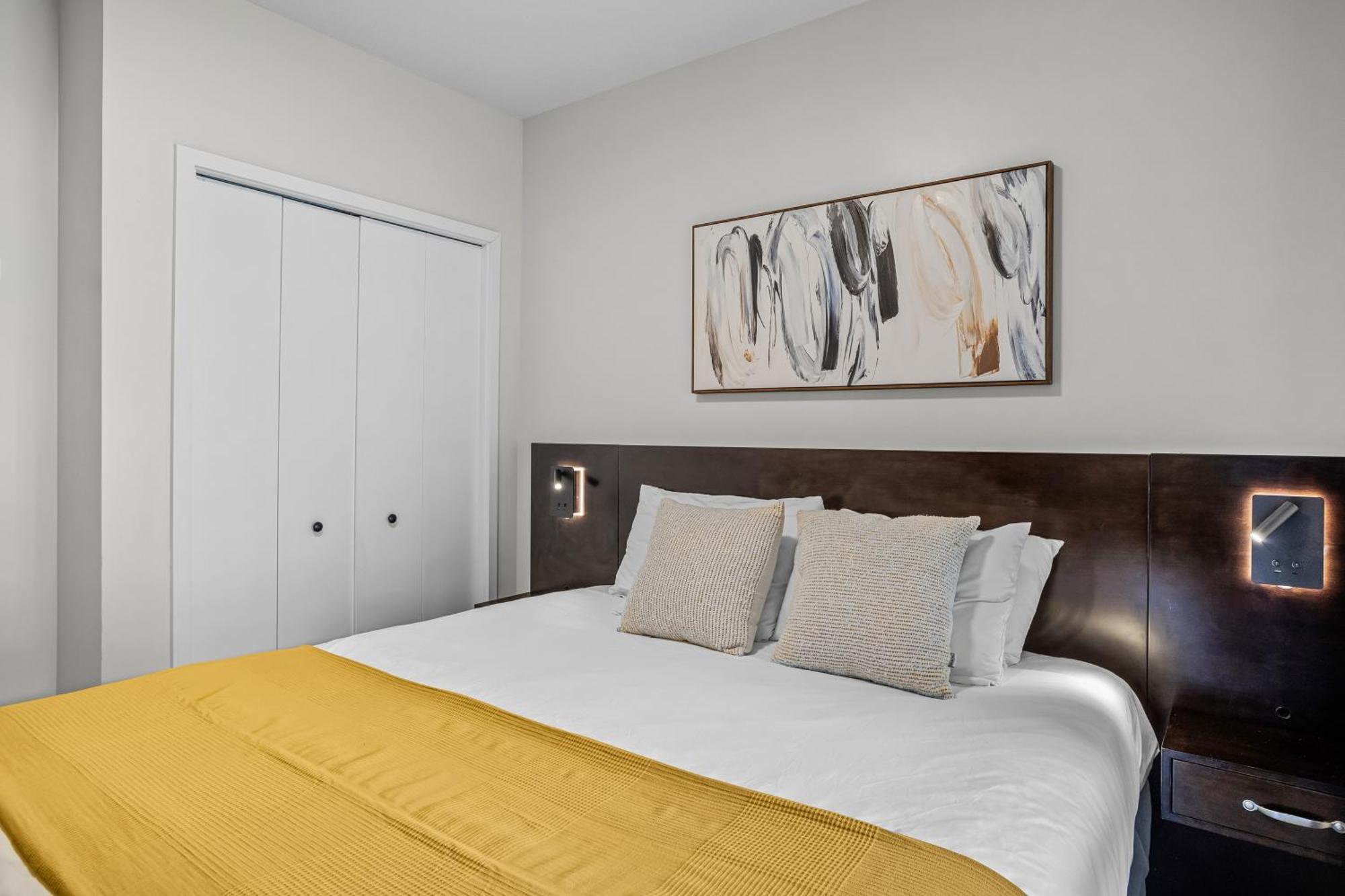G222 Family Fun- Mtn View Stay, Water Slide, Pool, Hot Tub, Free Parking Apartment Canmore