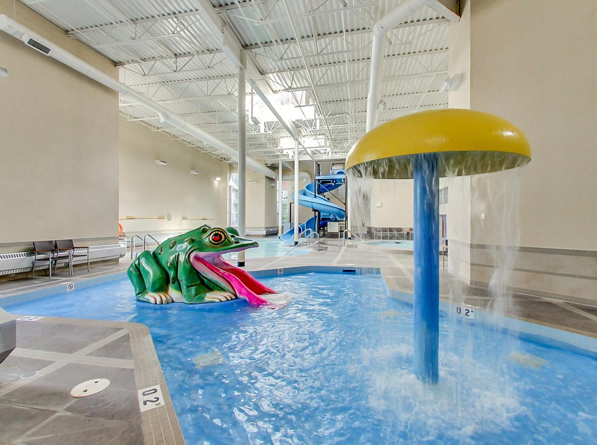 G222 Family Fun- Mtn View Stay, Water Slide, Pool, Hot Tub, Free Parking * Canmore