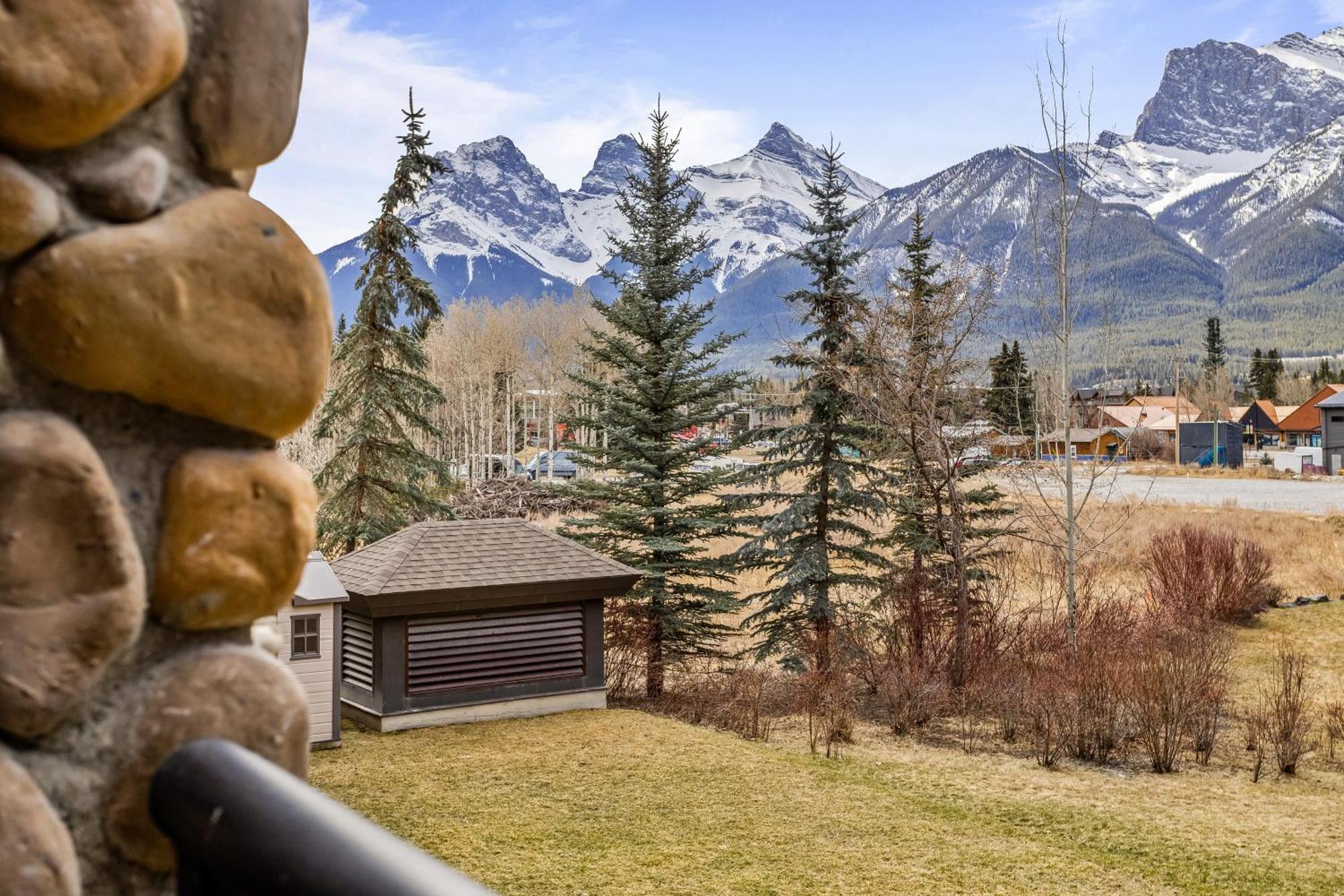 G222 Family Fun- Mtn View Stay, Water Slide, Pool, Hot Tub, Free Parking Apartment *