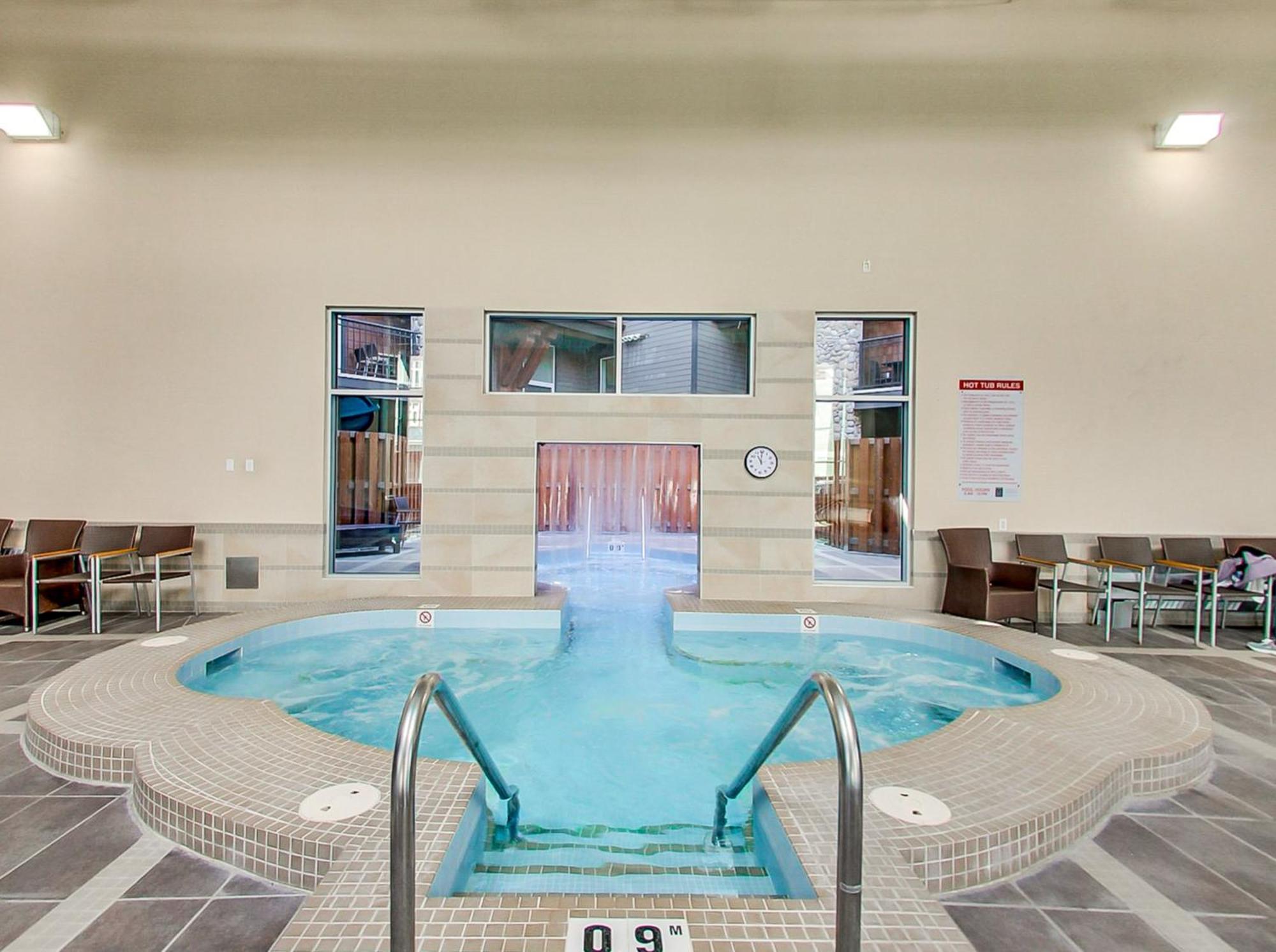 Apartment G222 Family Fun- Mtn View Stay, Water Slide, Pool, Hot Tub, Free Parking *