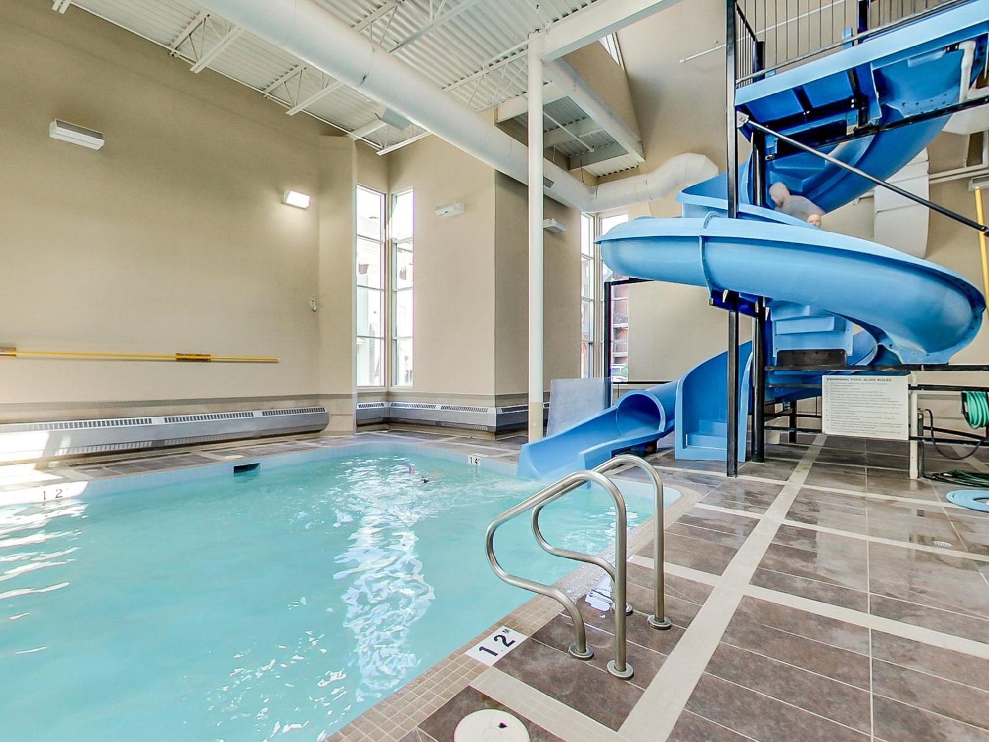Apartment G222 Family Fun- Mtn View Stay, Water Slide, Pool, Hot Tub, Free Parking Canmore