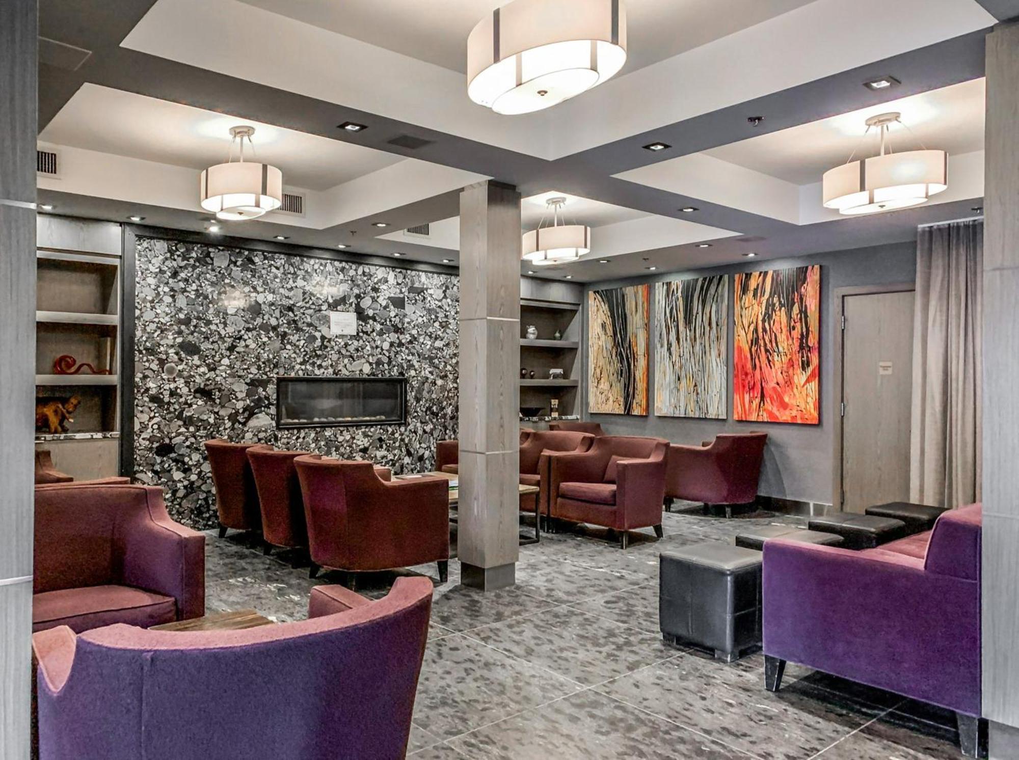 G222 Family Fun- Mtn View Stay, Water Slide, Pool, Hot Tub, Free Parking Canmore